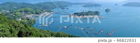 養殖いけす群　ぶり　カンパチ　鯛　鷹巣　長島町　鹿児島県　正面は天草方面 66822031