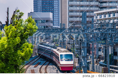 日本の東京都市景観 押上駅前・東京スカイツリー周辺。特急などを望む 日本の東京都市景観 押上駅前・東京スカイツリー周辺。特急などを望む 66823910