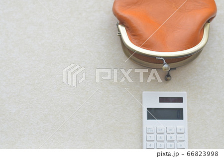 財布と電卓 財布と電卓 66823998