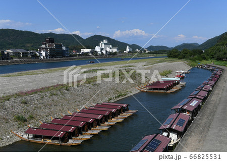 長良川鵜飼観覧船と旅館街 長良川鵜飼観覧船と旅館街 66825531