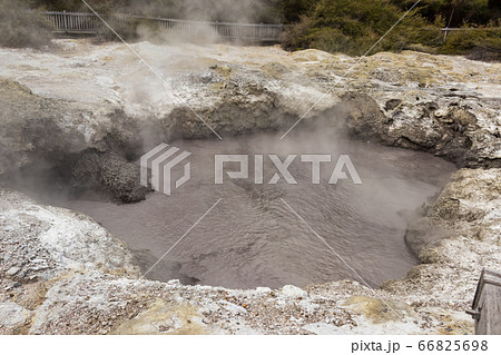 Wai o Tapu the volcanic wonderland in New Zealand. 66825698