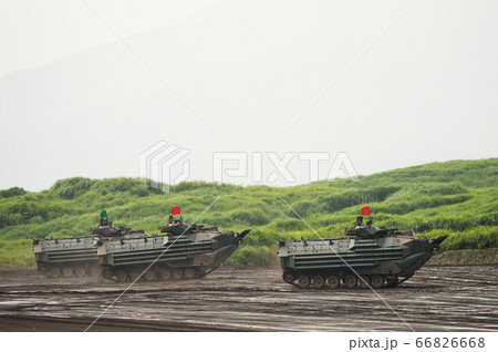 水陸両用装甲車 （AAV7） 66826668