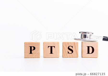 PTSD アスファルトの文字 66827135