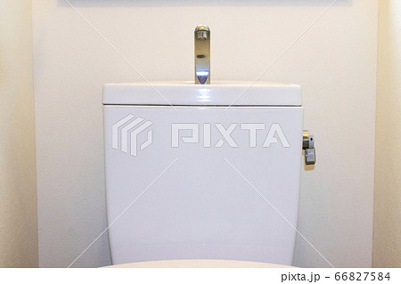 水洗トイレのタンク 66827584