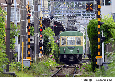 江ノ電300形【神奈川県鎌倉市】初夏の長谷駅 66828348