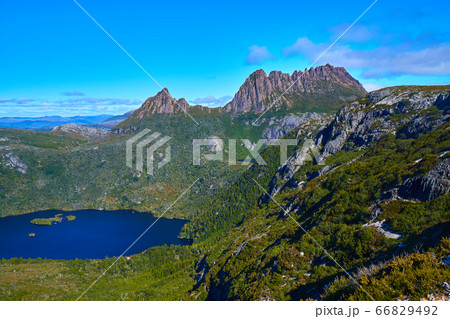 マリオンズルックアウトから見たダヴ湖とクレイドルマウンテンの眺め 66829492