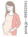 優しく見守る妊婦　 66832041