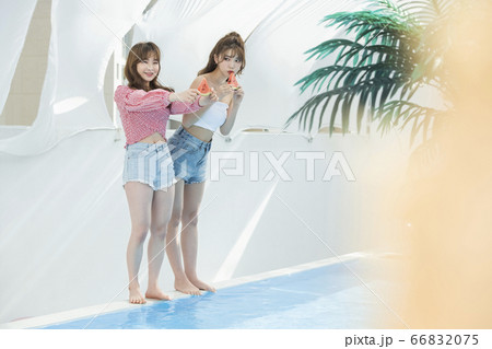 女性 女 女の子 66832075