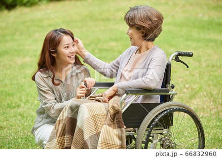 公園 ヒーリング ママ 66832960