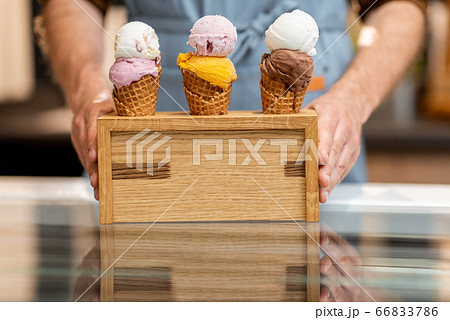 Seller with yummy ice creams in the shop Seller with yummy ice creams in the shop 66833786