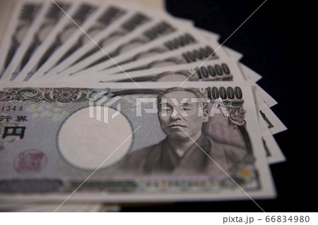 黒バックの1万円札10枚 66834980