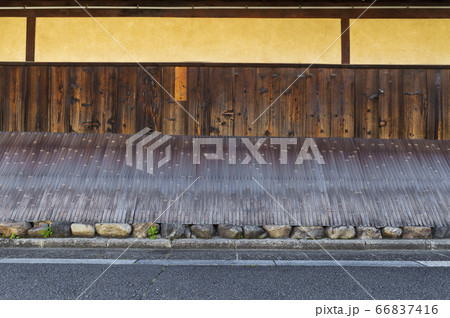 京町家の防護壁　犬矢来（いぬやらい） 66837416