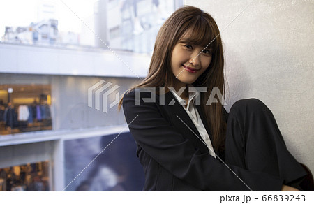 女性のポートレート 66839243