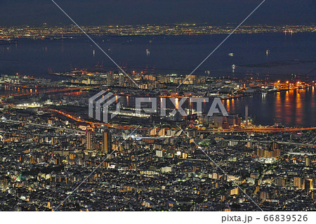 摩耶山から大阪湾を一望 夜景 兵庫県神戸市灘区摩耶山の写真素材