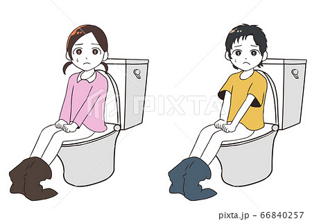 険しい顔でトイレをする子供 66840257