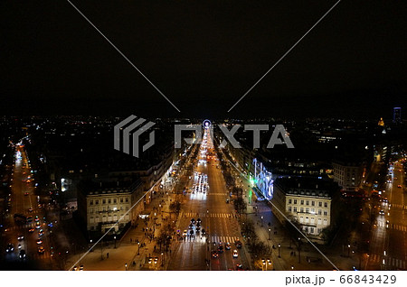 パリ　凱旋門からの夜景 66843429