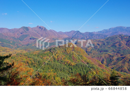 昇仙峡ロープウェイ山頂パノラマ台駅付近から奥秩父連峰を望む 昇仙峡ロープウェイ山頂パノラマ台駅付近から奥秩父連峰を望む 66844858