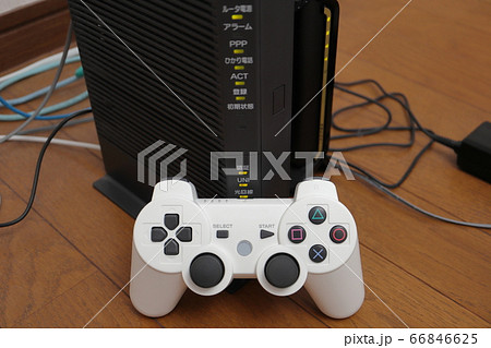 ゲーム機コントローラー　モデムイメージ　ルーターイメージ　ONUイメージ 66846625
