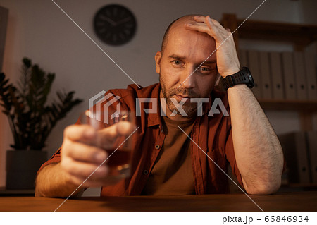 Upset man drinking 66846934