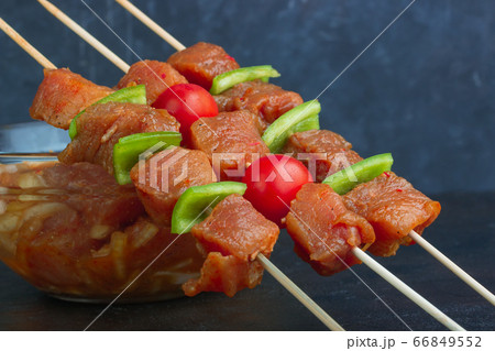 Marinated meat on skewers with peppers and cherry Marinated meat on skewers with peppers and cherry 66849552