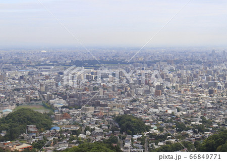 札幌大倉山展望台から見る札幌の風景　札幌ドーム（左上）　　 66849771