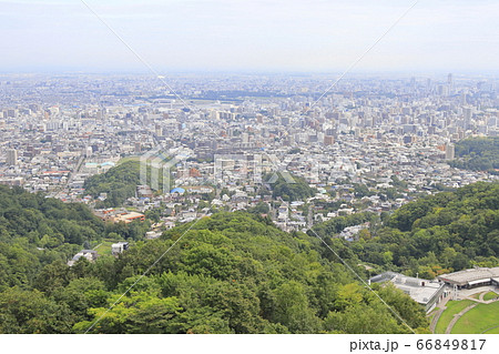 札幌大倉山展望台から見る札幌の風景 札幌ドーム(左上) 札幌大倉山展望台から見る札幌の風景 札幌ドーム(左上) 66849817
