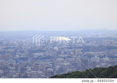 札幌大倉山展望台から見る札幌の風景　札幌ドーム　　 66850304