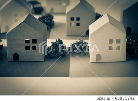 隣家との境界　土地の境界線 66851842