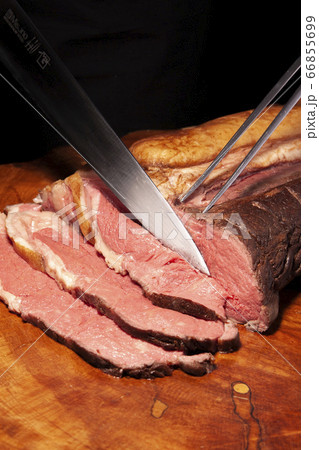 Cut a roast beef Cut a roast beef 66855699