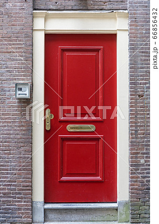 Red Door 66856432