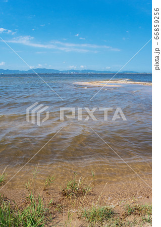 爽やかな中海　飯梨川河口の風景　清潔感のある癒やし写真 66859256