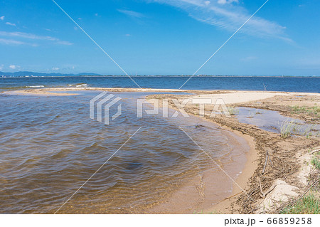 爽やかな中海　飯梨川河口の風景　清潔感のある癒やし写真 66859258