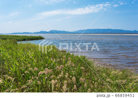 爽やかな中海　飯梨川河口の風景　清潔感のある癒やし写真 66859451