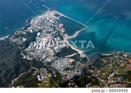【空撮】沖縄県辺野古 大浦湾と埋立地 キャンプシュワブ 横位置 66859498
