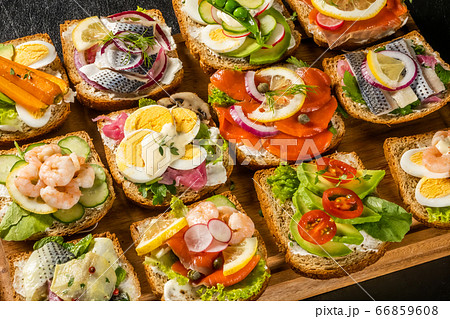 オープンサンドイッチ Open sandwich の写真素材 [66859608] - PIXTA
