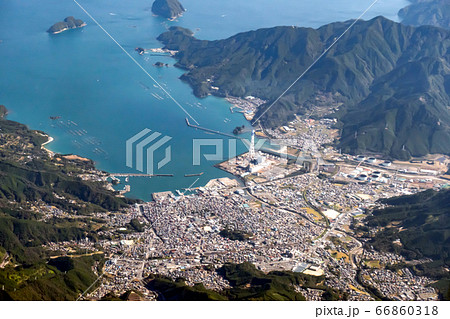 【空撮】三重県尾鷲市街 尾鷲湾 佐波留島 横位置 【空撮】三重県尾鷲市街 尾鷲湾 佐波留島 横位置 66860318