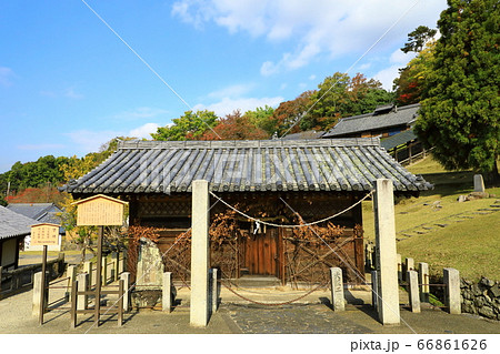 秋の東大寺二月堂 閼伽井屋 秋の東大寺二月堂 閼伽井屋 66861626