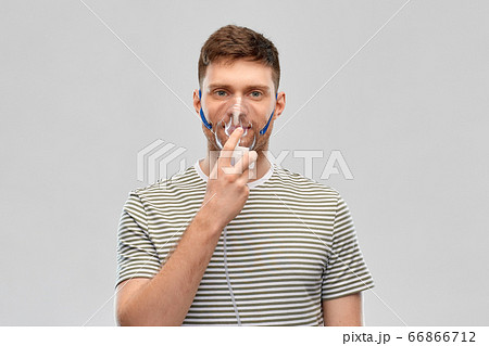 unhealthy young man wearing oxygen mask 66866712