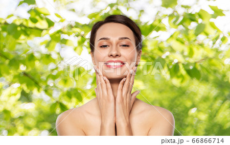 beautiful young woman with bare shoulder 66866714