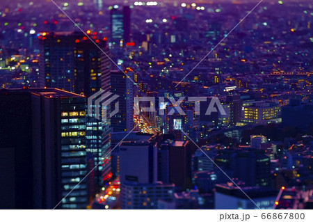 渋谷にて高層階から撮影したミニチュア風の夕暮れの都市景観　 66867800