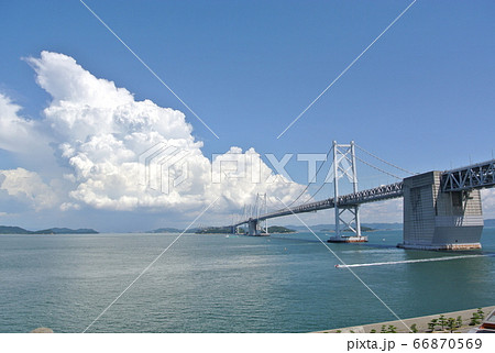 瀬戸大橋と入道雲 66870569