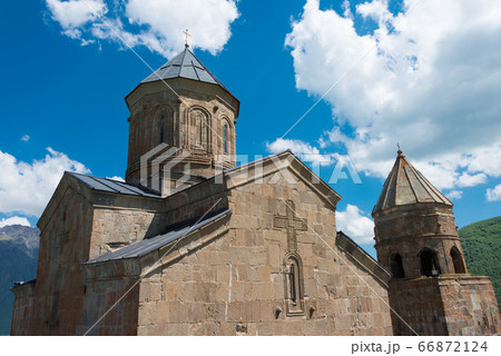 ツミンダサメバ教会　ジョージア（グルジア）ムツヘタ＝ムティアネティ州カズベギ・ステパンツミンダ 66872124