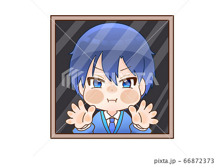 窓に顔を貼り付ける男の子 66872373