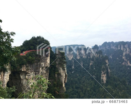 Rocky natural bridge and mountain cliffs at Zhangjiajie national park, Wulingyuan, Hunan, China 66873463