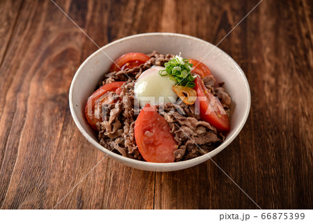 トマトと牛肉のスタミナ丼 トマトと牛肉のスタミナ丼 66875399