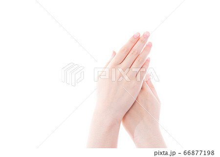 重ね合わせる手　美容イメージ 66877198