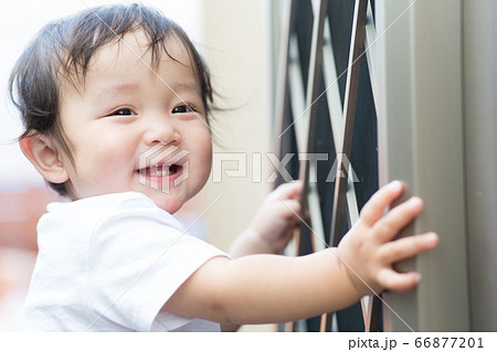 立っちする1歳のかわいい男の子の写真素材