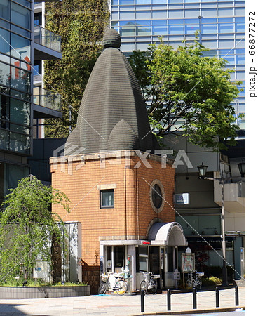 銀座1丁目交番と京橋親柱 66877272