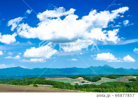 群馬県 夏空の田園風景 嬬恋村の写真素材