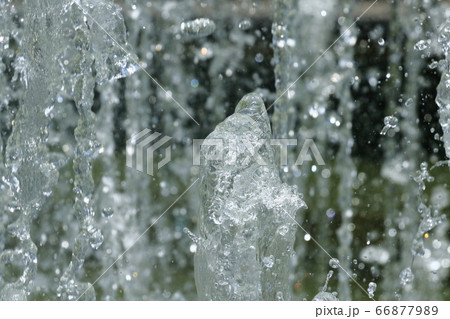 吹き上げる水 噴水 吹き上げる水 噴水 66877989